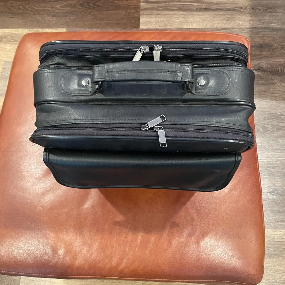 Briefcase Shoulder Bag! Messenger laptop bag for travel/ business/school.